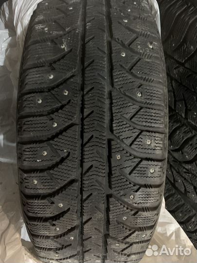Bridgestone Ice Cruiser 7000 205/60 R16 92