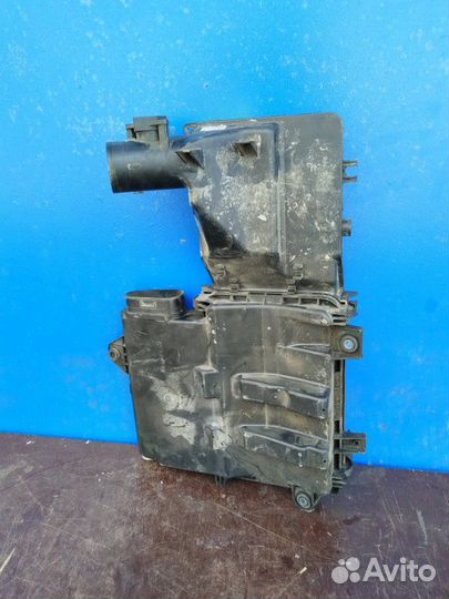 Корпус воздушного фильтра Mazda 3 BK 1.6 2003-2009