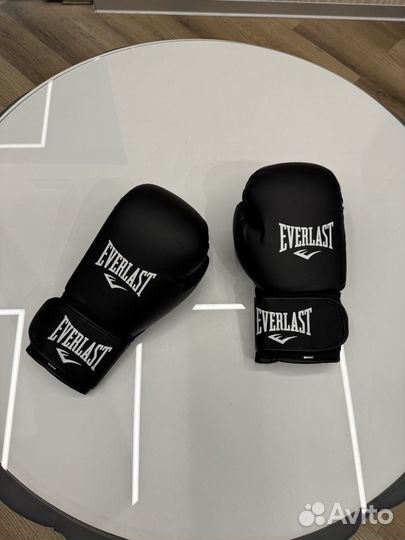Боксерские перчатки Everlast