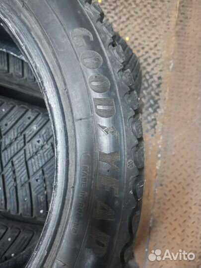 Goodyear Ultragrip Ice Arctic 235/45 R17