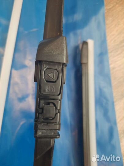 Стеклоочиститель оригинал на Lexus NX 200/300h 14