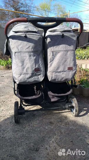 Коляска для двойни, погодок