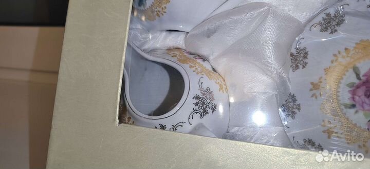 Фарфоровый чайный сервиз