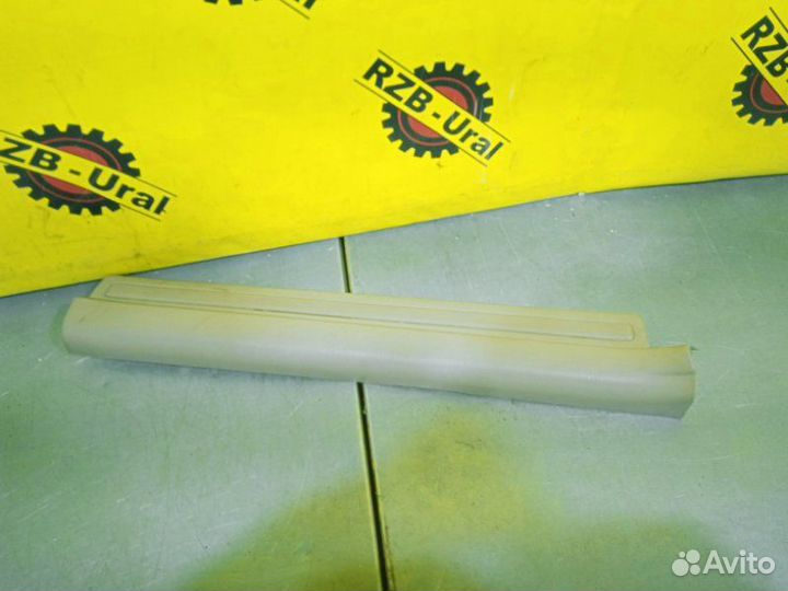 Накладка порога внутренняя передняя правая Toyota