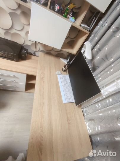 Письменный стол для школьника угловой