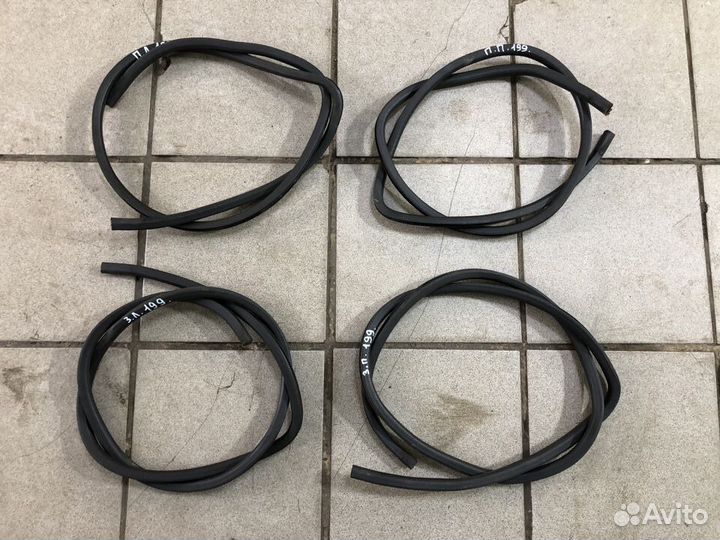 Уплотнительная резинка Mitsubishi Mirage V