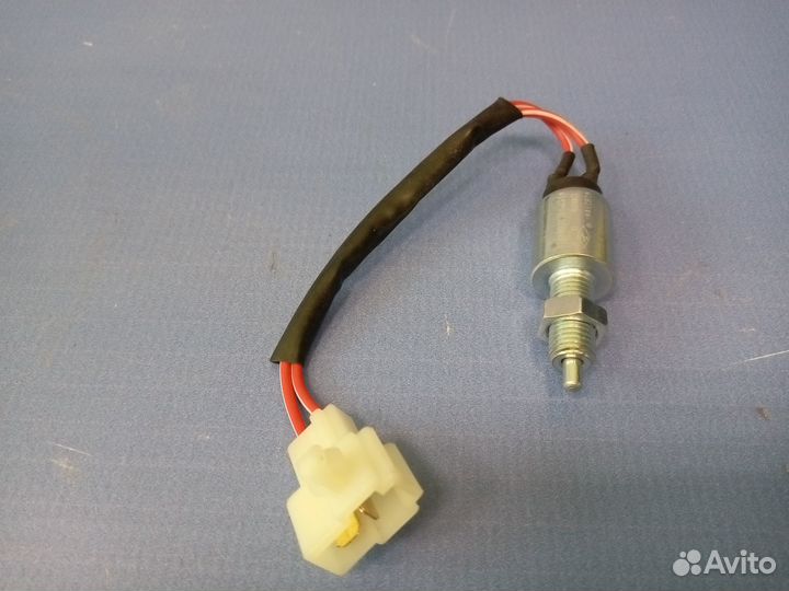 Датчик выключения сцепления foton 1039 1041 1049A 1049C 1051 1061 1069 1089 1093 1129 (1B18037300034