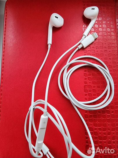 Наушники Apple EarPods с разъёмом Lightning, белый