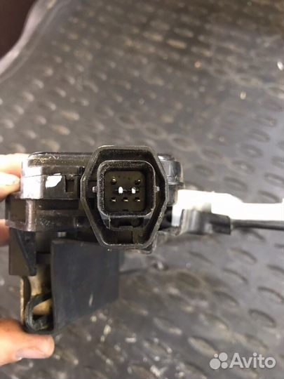 Замок двери Hyundai Tucson передний левый