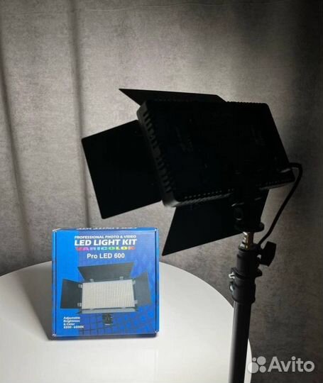 Новый. Видеосвет LED U600 + Аккумуляторы