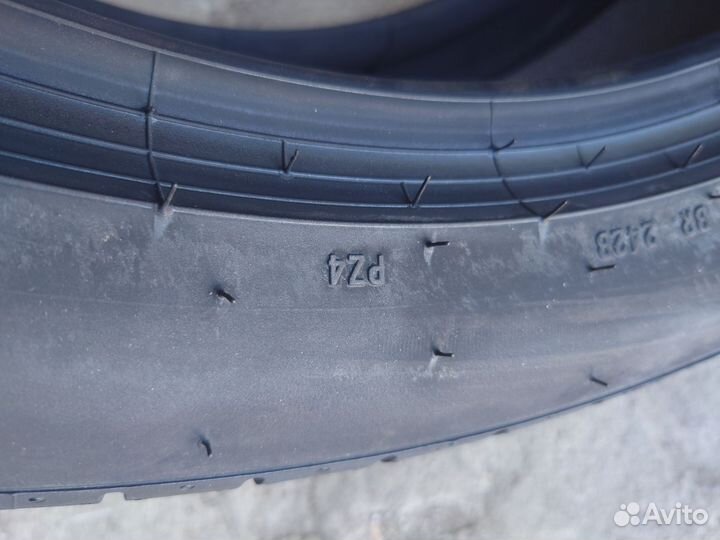 Pirelli P Zero PZ4 285/40 R23 107Y