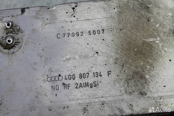 Кронштейн усилителя переднего бампера правый Aud