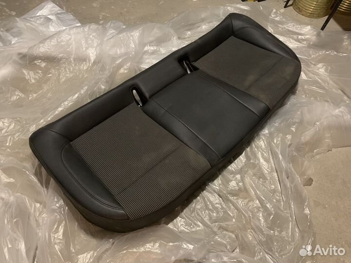 Сиденья задние на opel astra j 1,6 turbo