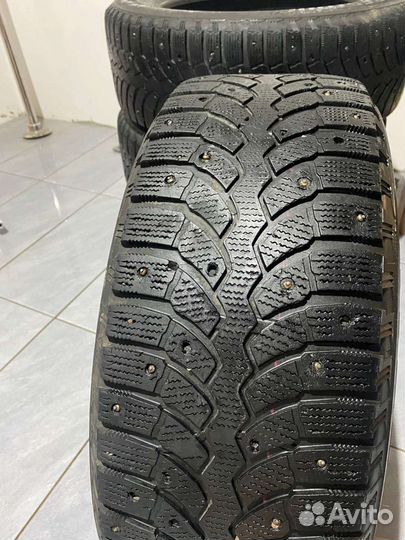 Bridgestone Blizzak Spike-01 225/60 R17 200M