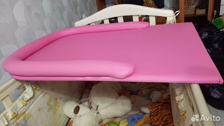 Пеленальная доска на кроватку