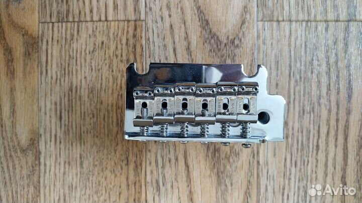 Fender tremolo двухболтовое