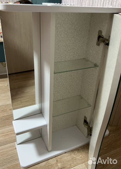 Тумба и зеркало