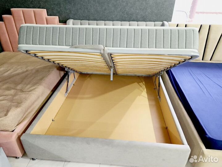 Кровать двуспальная