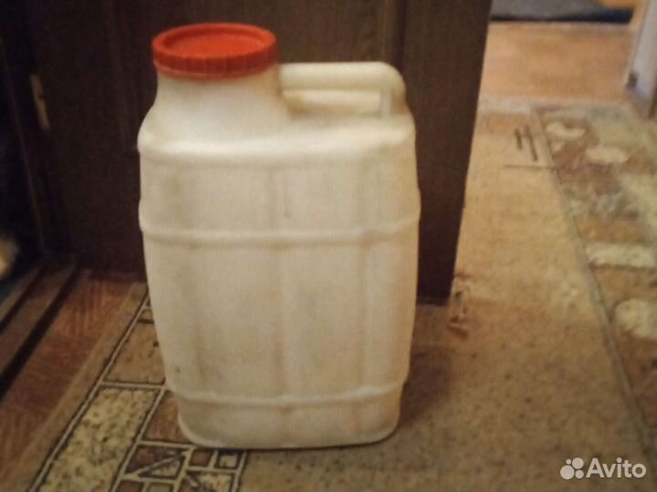 Продам канистры 20 литров