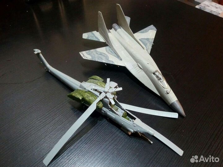 Сборная модель самолета и вертолёта