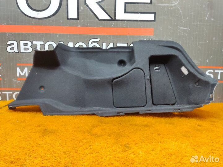 Обшивка багажника правая Mercedes-Benz E-Class