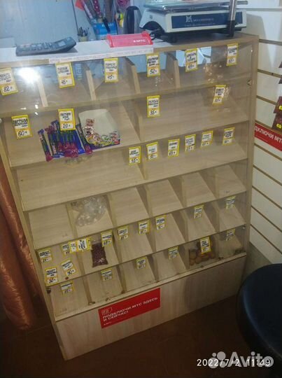 Торговые витрины и стеллажи бу