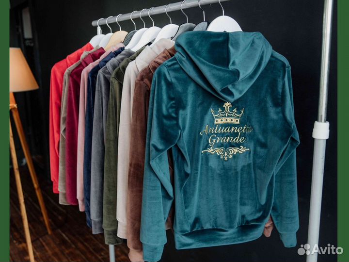 Велюровый спортивный костюм женский