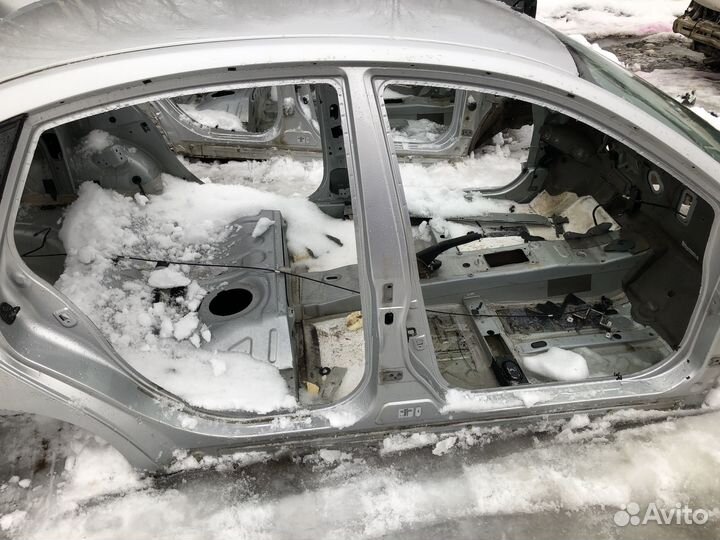 Средняя стойка кузова Nissan Almera G15