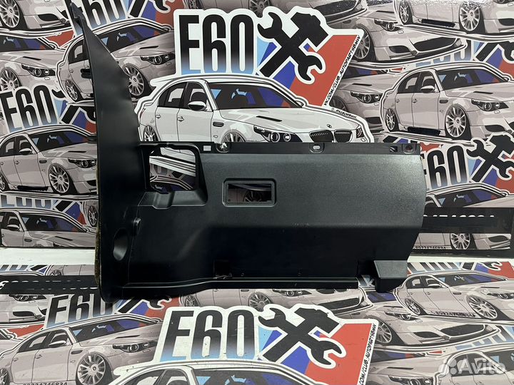 Облицовка панели правая нижняя BMW E60 E61