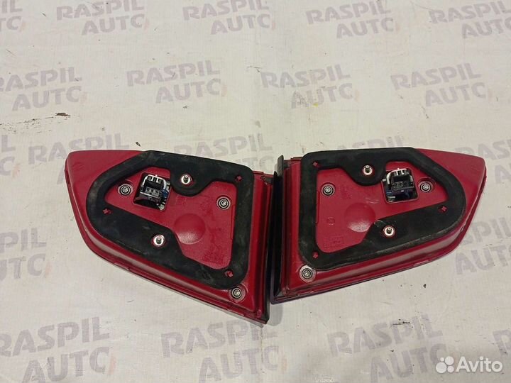 Фонарь в крышку багажника Volkswagen Passat B7