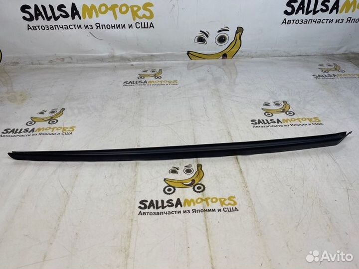 Молдинг лобового стекла передний правый Audi A4 B9