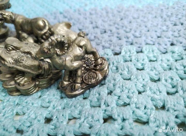 8 денежных фигурок