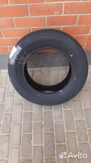 Yokohama BluEarth-XT AE61 215/65 R16 98H