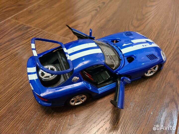 Машинки коллекционные 1:18