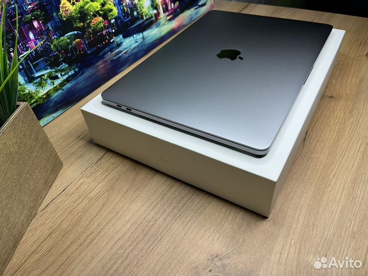 Macbook pro 13 2018 i5 16gb Хороший