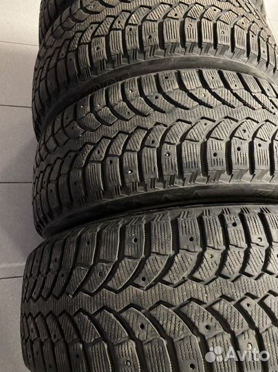 Bridgestone Blizzak Spike-01 215/55 R17