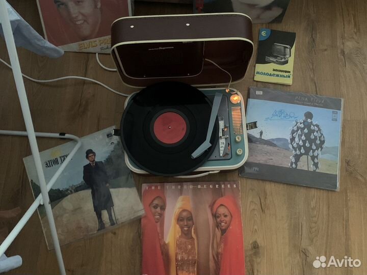 Проигрыватель винила молодежный