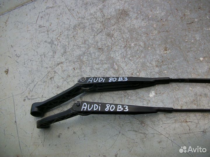 Поводок стеклоочистителя передний Ауди 80 Б3