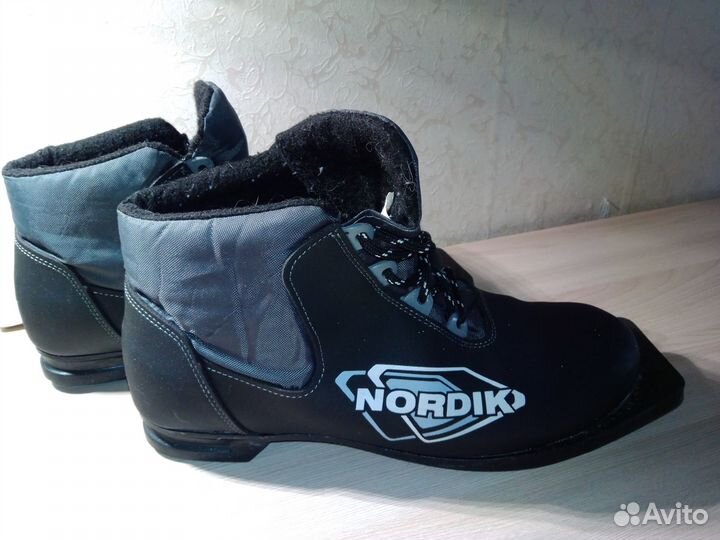 Лыжные ботинки