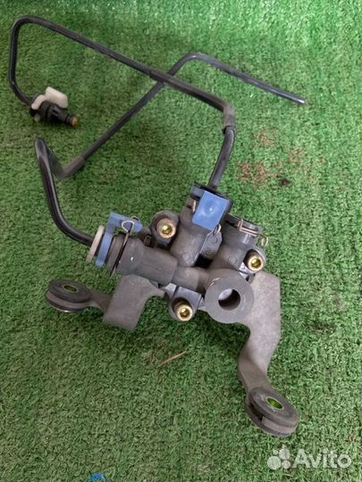 Блок клапанов Toyota Harrier ACU30W