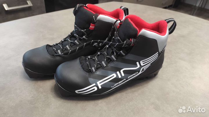 Лыжные ботинки классические