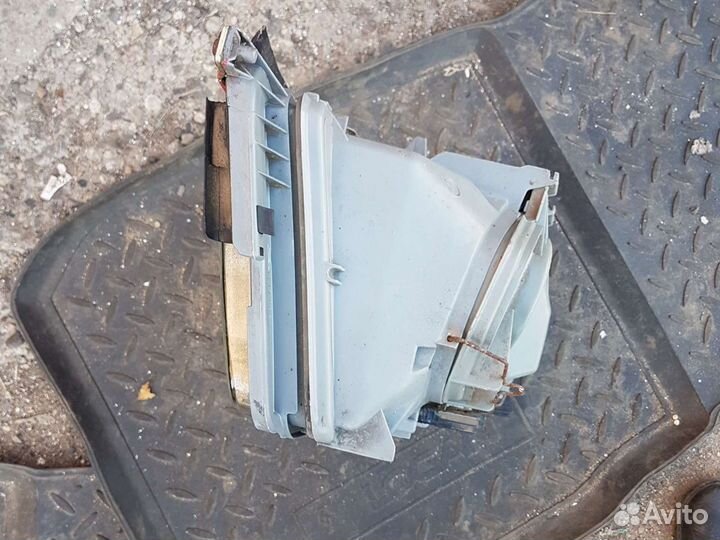 Фара левая Mercedes-Benz W201 E190