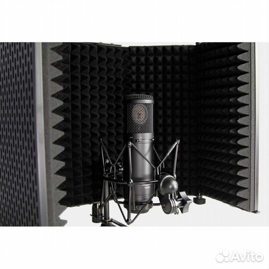 Микрофон Akg p220 с экраном и стойкой