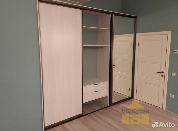 Шкаф купе с зеркалом