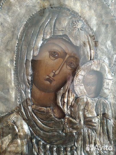 Икона в киоте Богородица Казанская