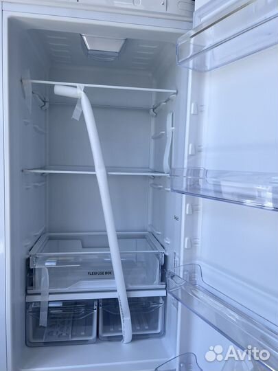 Холодильник Indesit 200см Новый