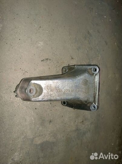 Mercedes Benz Кронштейн двигателя левый w202