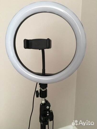 Световое кольцо со штативом в комплекте