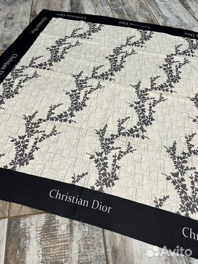 Шерстяной платок Dior молочный двухсторонний