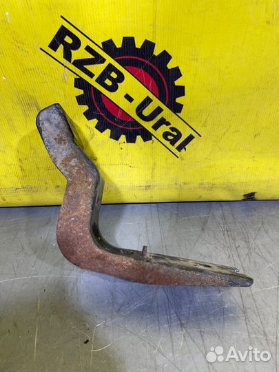 Кронштейн подножки Nissan Patrol Y62 5.6 2011